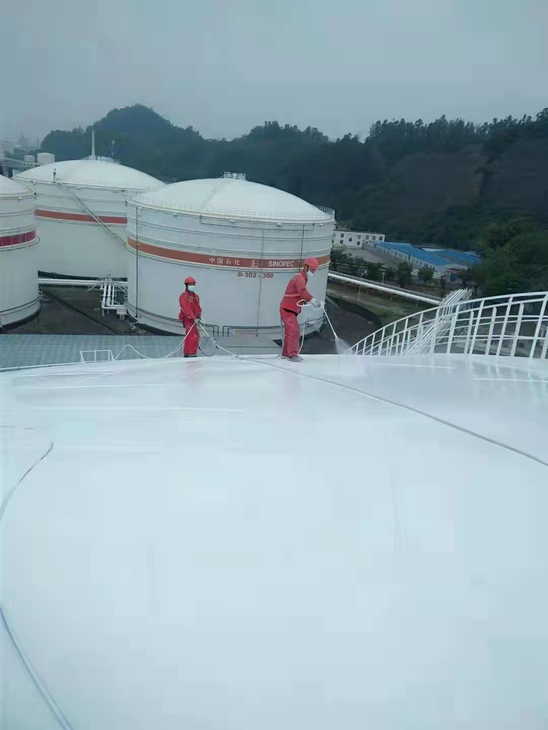 英国beat365官方网站入口涂料科技-新昌石化十万立方油库,储罐外壁防腐 英国beat365官方网站入口涂料科技-新昌石化十万立方油库,储罐外壁防腐