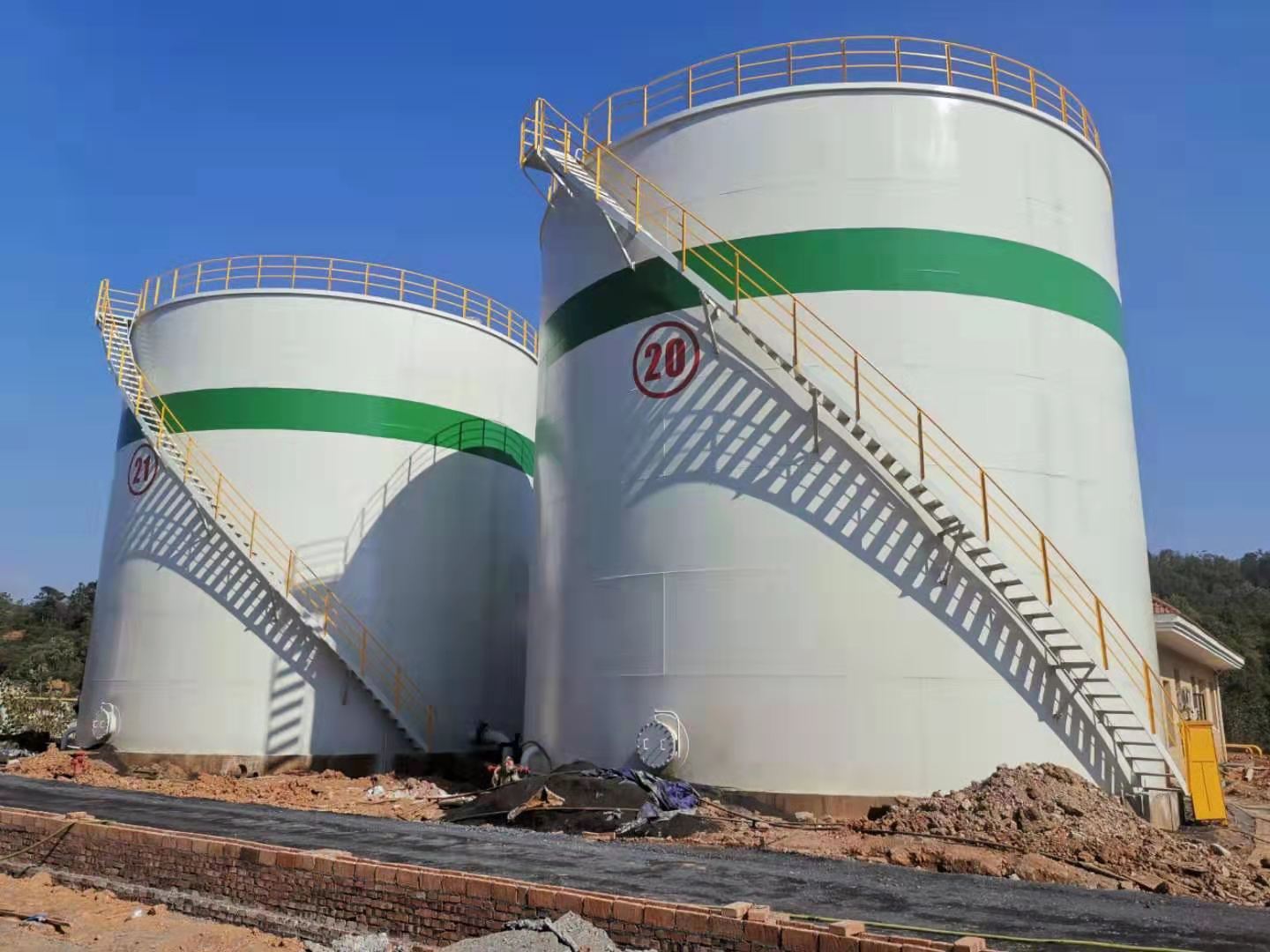 石化储罐聚氨酯面漆英国beat365官方网站入口涂料客户案例 石化储罐聚氨酯面漆英国beat365官方网站入口涂料客户案例