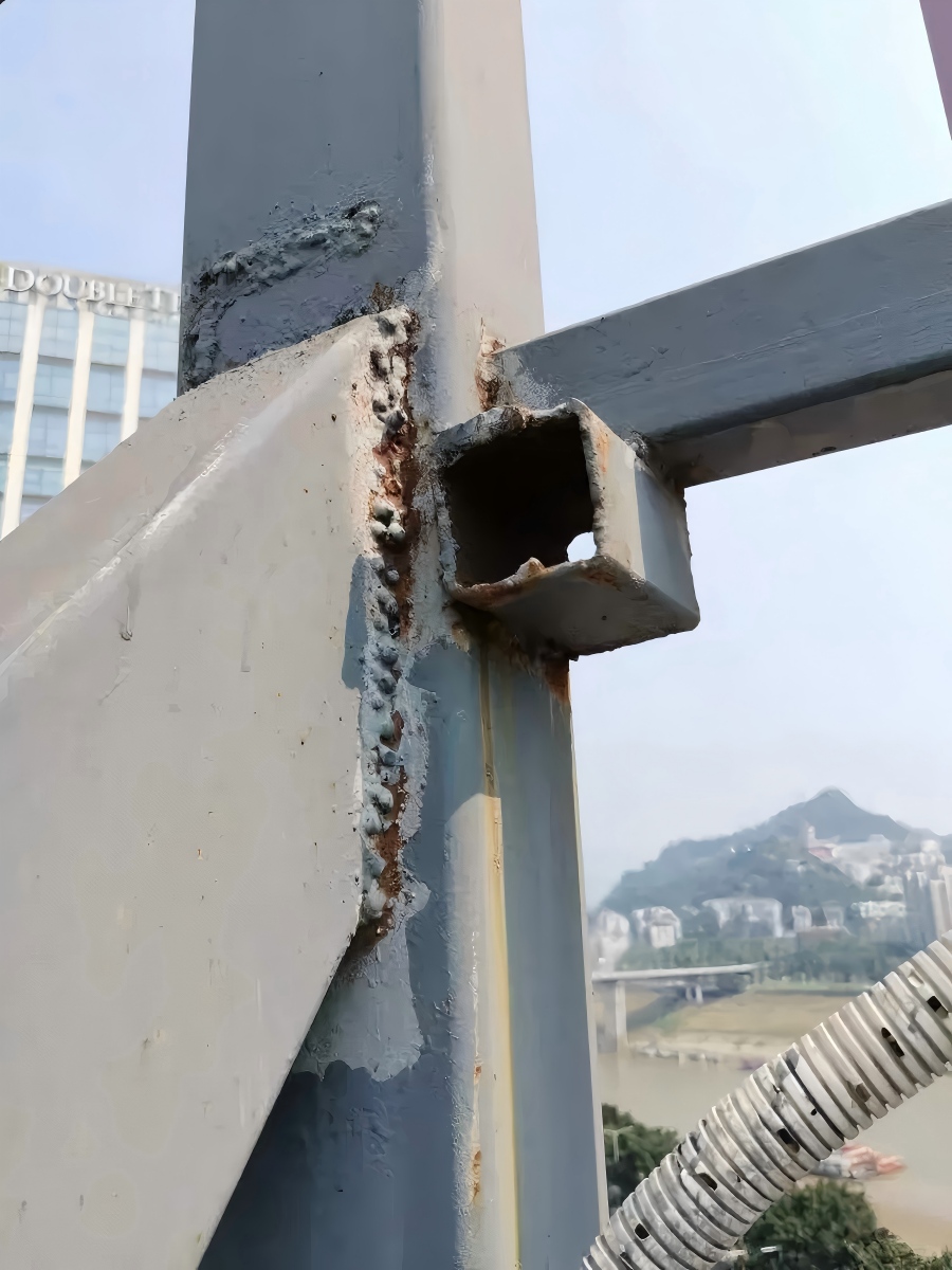 钢结构焊缝边角处生锈 钢结构焊缝边角处生锈
