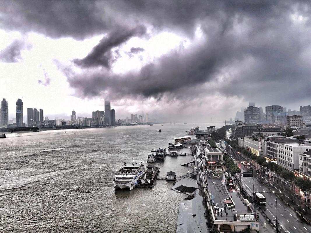 沿海地区台风天